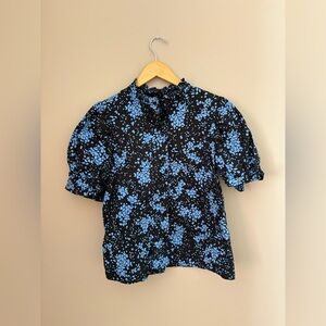 Who What Wear Blouse with Blue Pattern Size Small with button detail